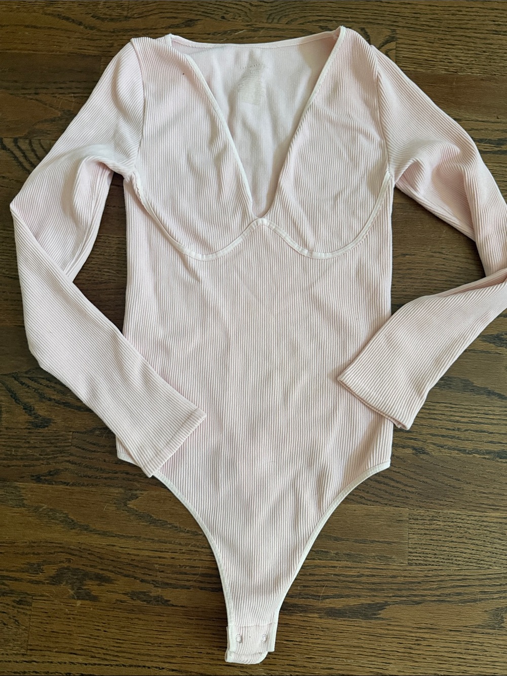 Intimately by Free people Ribbed Long Sleeve Deep V Bodysuit Pink sz medium